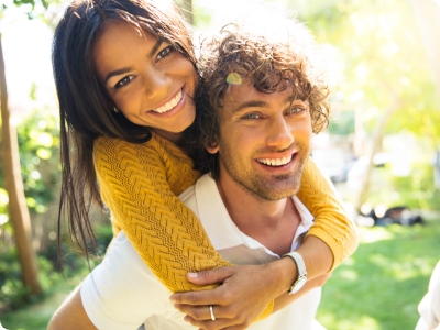 Man and woman with veneers smiling together